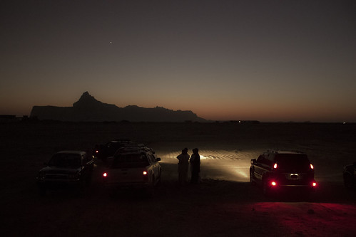pakistan red night canon adventure vehicle sur deserted bandar gwadar balochistan 550d raaskoh