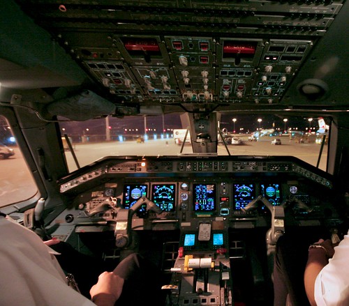 cockpit muc embraer luxair flightinstruments erj145 lxlgi