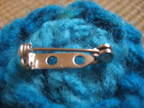 how to finger knit a brooch