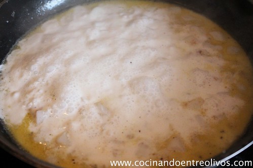 Pimientos del piquillo rellenos de sepia con salsa americana (6)
