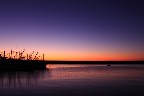 blue autumn sea sky sunrise silence fishingboat 海 空 漁港 夜明け wavelets 漁船 静寂 さざ波