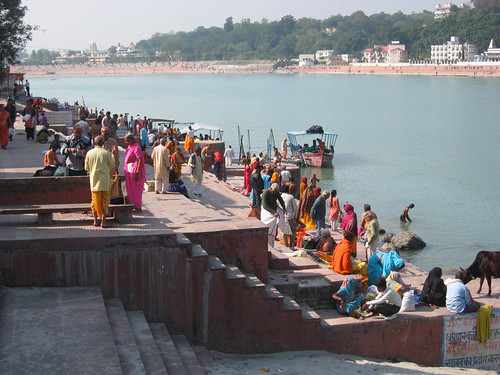 india river hinduism ganges pilgrims rishikesh swargashram uttarakhand theio theindiatree ऋषिकेश worldtreker