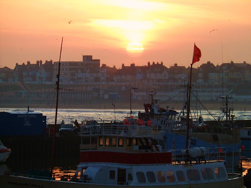 voyage uk trip travel cruise sunset shadow sea england sky cloud sun color colour silhouette night vintage lights golden coast boat seaside fishing dock waves sailing bright harbour seagull yorkshire ships bridlington steaming eavening