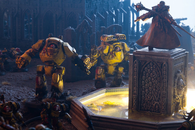 Pre-Heresy Imperial Fists and Salamanders clash with Orks