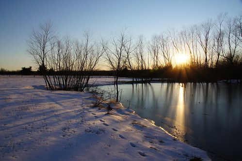 sunset snow pond 12252011