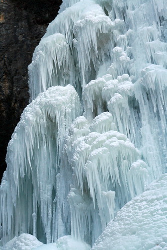 blue france eau hiver pic bleu cascade blanc gel froid glace glaçon stalagtites vallée gelée doubs franchecomte piquant loue syratu