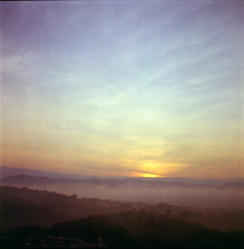 120 6x6 tlr film yellow analog sunrise mediumformat landscape iso100 fuji fujireala squareformat malaysia mf kualalumpur analogue manual kl yashica pagi twinlensreflex yashicamat124g filem alem freshfilm ampanghill bukitampang yashinon80mm vescan alemershad canonscan9000f bandarayakl sunrisebukitampang