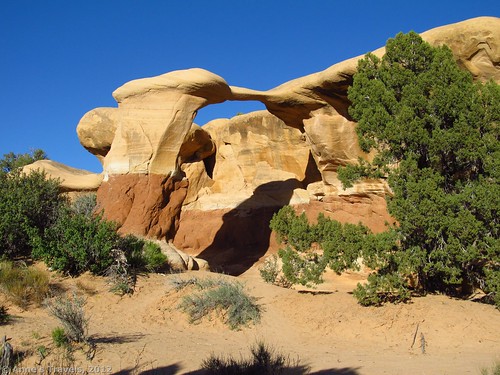 Metate Arch in Devils Garden, Grand Staircase-Escalante National Monument, Utah