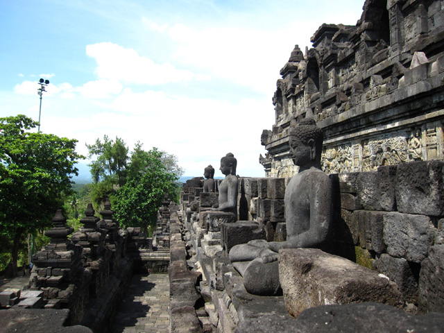 Borobudur / Prambanan