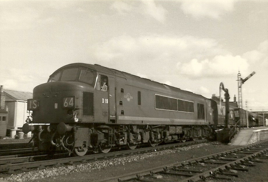 British Railways Class 45 D19 (45025) - St Boswells