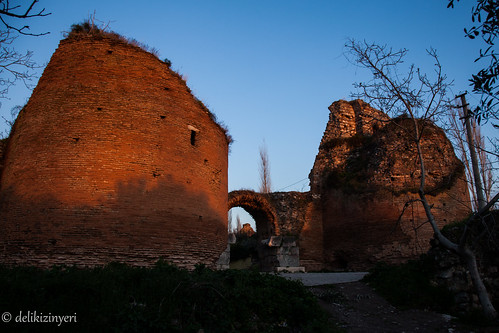 turkey gate arch roman walls byzantine iznik nicea theatergate