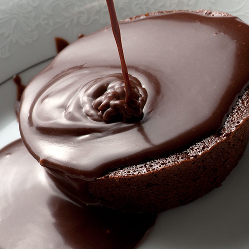 chocolate-stout-sauce-with-cake