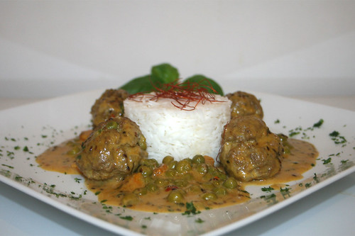 46 - Indische Curry-Hackbällchen - Seitenansicht / Indian curry meatballs - Side view