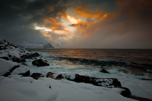 winter sea mountain snow berg norway coast norge vinter waves north nordnorge senja fjell snø hav sne kyst uvær