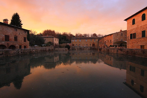 sunset italy reflections ancient village dusk tuscany bagno vignoni