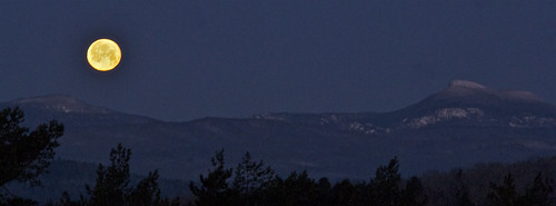 moon mountains sunrise vermont moonset camelshump montpelier hubbardtower elementsorganizer mountethanallen