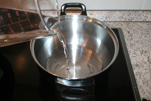 39 - Wasser für Couscous aufsetzen / Put on water for couscous