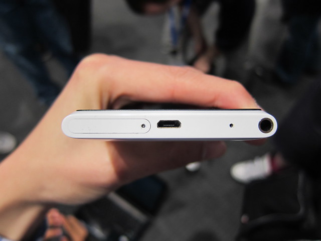 Nokia Lumia 900 (White) - Top View
