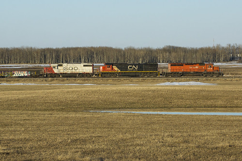railroad red canada train spring pacific railway canadian deer alberta cp printemps chemin fer canadien didsbury subdivision emd gmd sd402 pacifique 5972