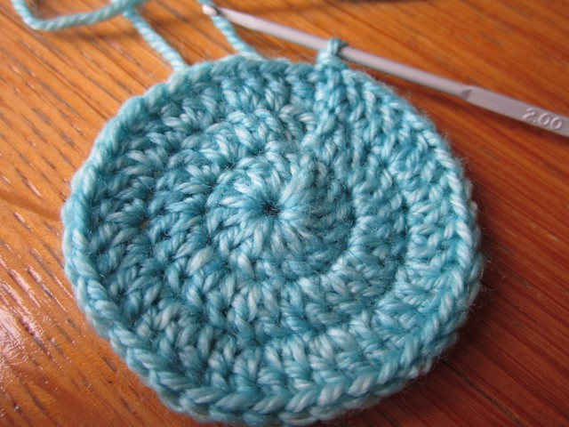 crochet tape measure cases tutorial (10)