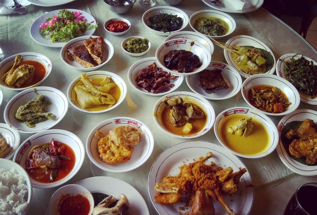 Food-Garuda-Table