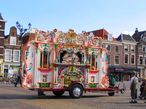 Delft music cart