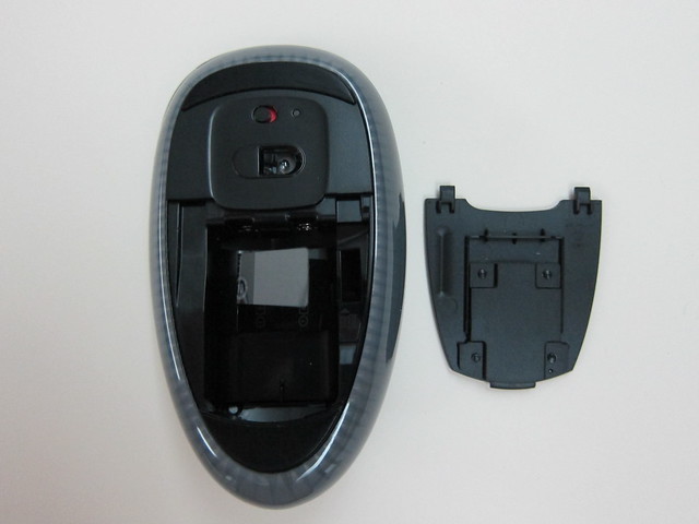 Logitech Touch Mouse M600 - Battery Compartment View