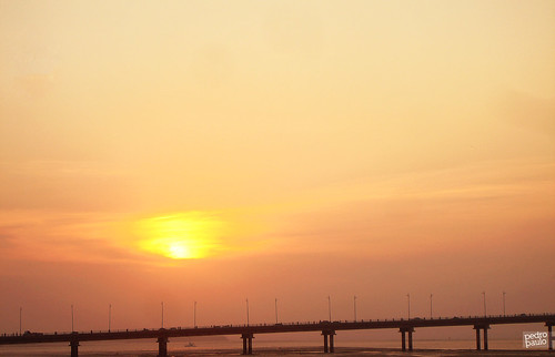 ocean bridge light sunset cars yellow clouds sony são luís w100