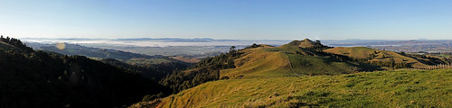 morning newzealand panorama sunlight mountains fog canon landscape farmland pasture waikato bombayhills 550d mtwilliam t2i canoneos550d mtpuketutu kaimanuaranges