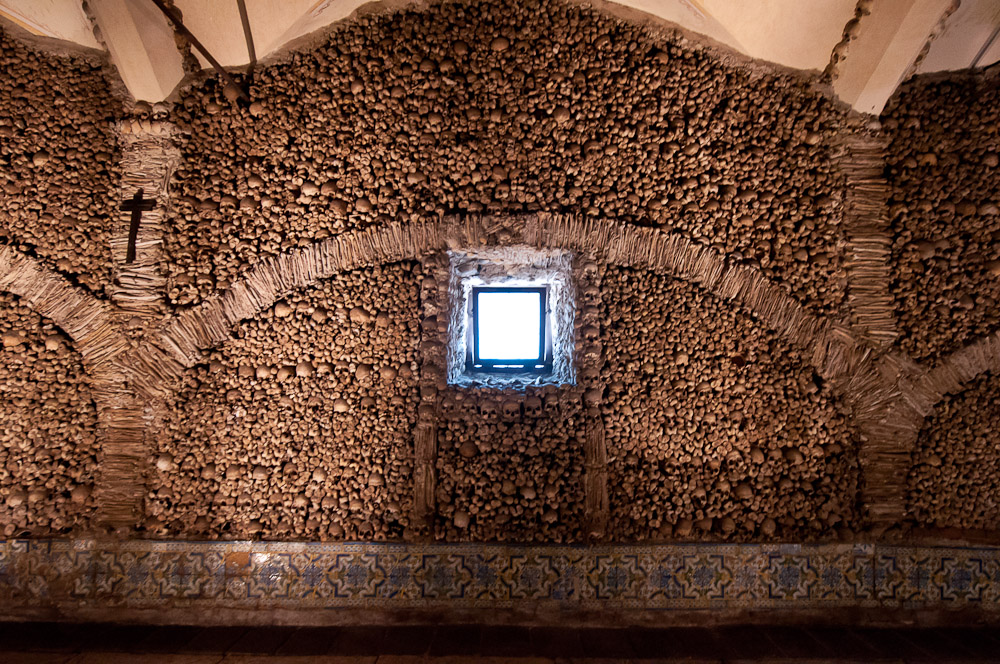 Capela dos Ossos, la Capilla de los Huesos en Évora