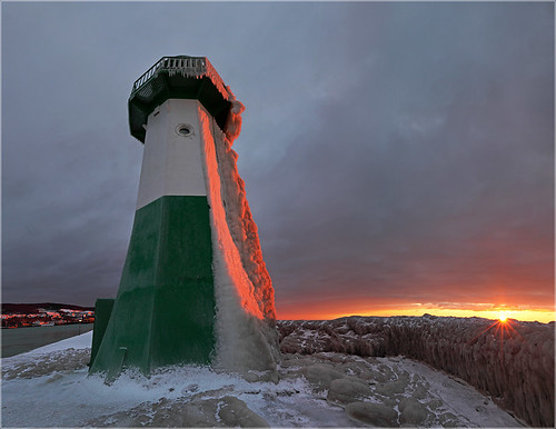 winter light red sun lighthouse green ice sunrise germany frozen rügen eis sonnenaufgang leuchtturm sassnitz gefroren