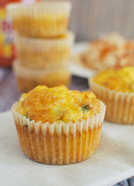 Buffalo Chicken Egg Muffins - protein-rich breakfast idea! Eggs, chicken, hot sauce, and green onions are baked until set. Perfect for meal prepping!