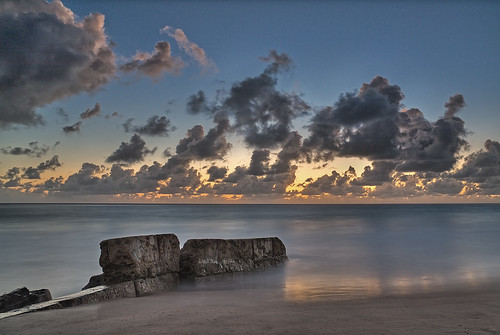 blur beach sunrise landscape nikon d2x tourist hdr mozambique 18mm tofo photomatix 9xp gavinfordham