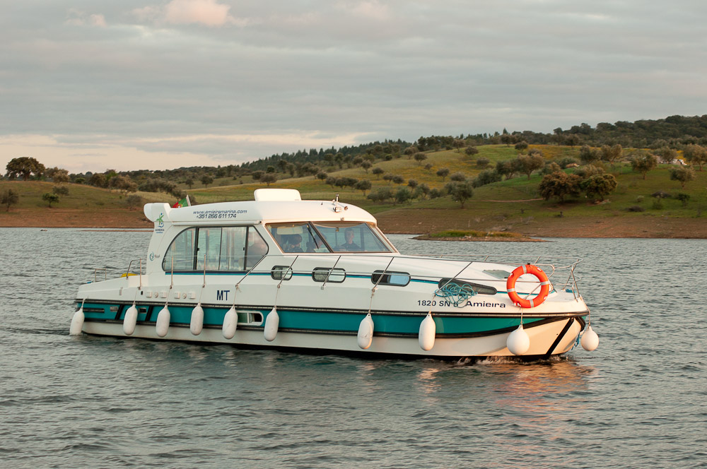 Alquiler de Barcos Casa en el Lago Alqueva con Amieira Marina