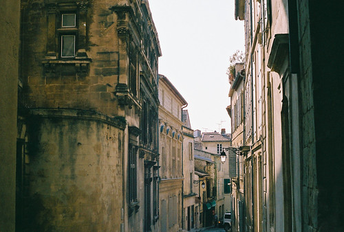 street city urban france film architecture analog landscape 50mm town downtown south centre medieval côtedazur historic provence arles sooc minoltadynax500si fujisupéria400