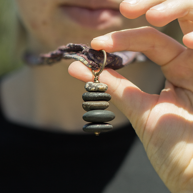handmade river pebbles pendant necklace