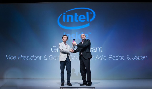Intel Vice President and General Manger, Asia-Pacific and Japan Region, Gregory Bryant, joined Jonney Shih on stage.