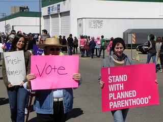 Rally to support Planned Parenthood