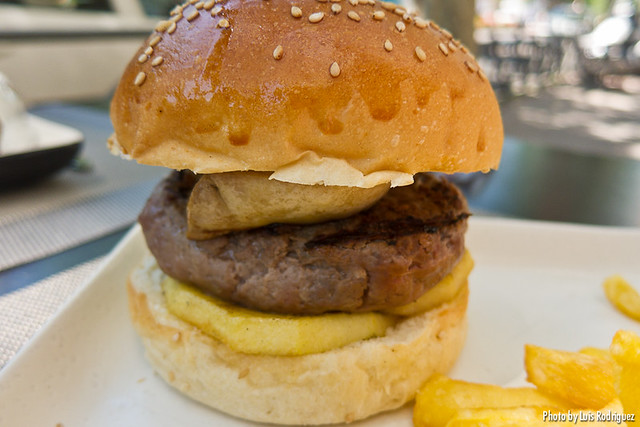 Hamburguesa con foie y manzana (Gobu Burger)
