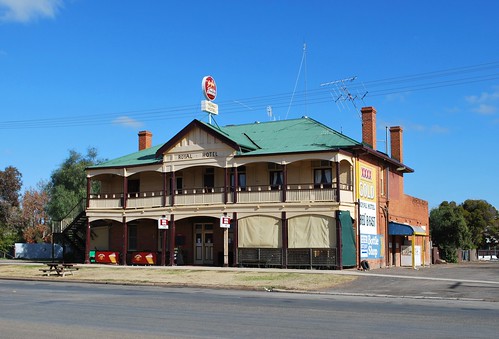 beer hotel pub australia nsw newsouthwales berrigan royalhotel riverina