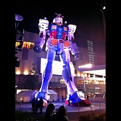 Gundam model at night. 夜のガンダムだった。