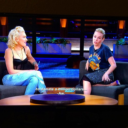 Chelsea Handler interviewing Gwen Stefani: two blondes I ❤️.