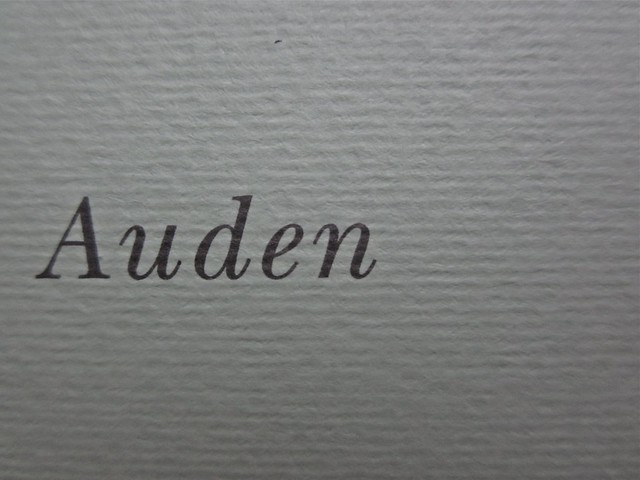 W. H. Auden, Grazie, nebbia; Adelphi 2011 [responsabilità grafica non indicata]. Copertina (part.), 2