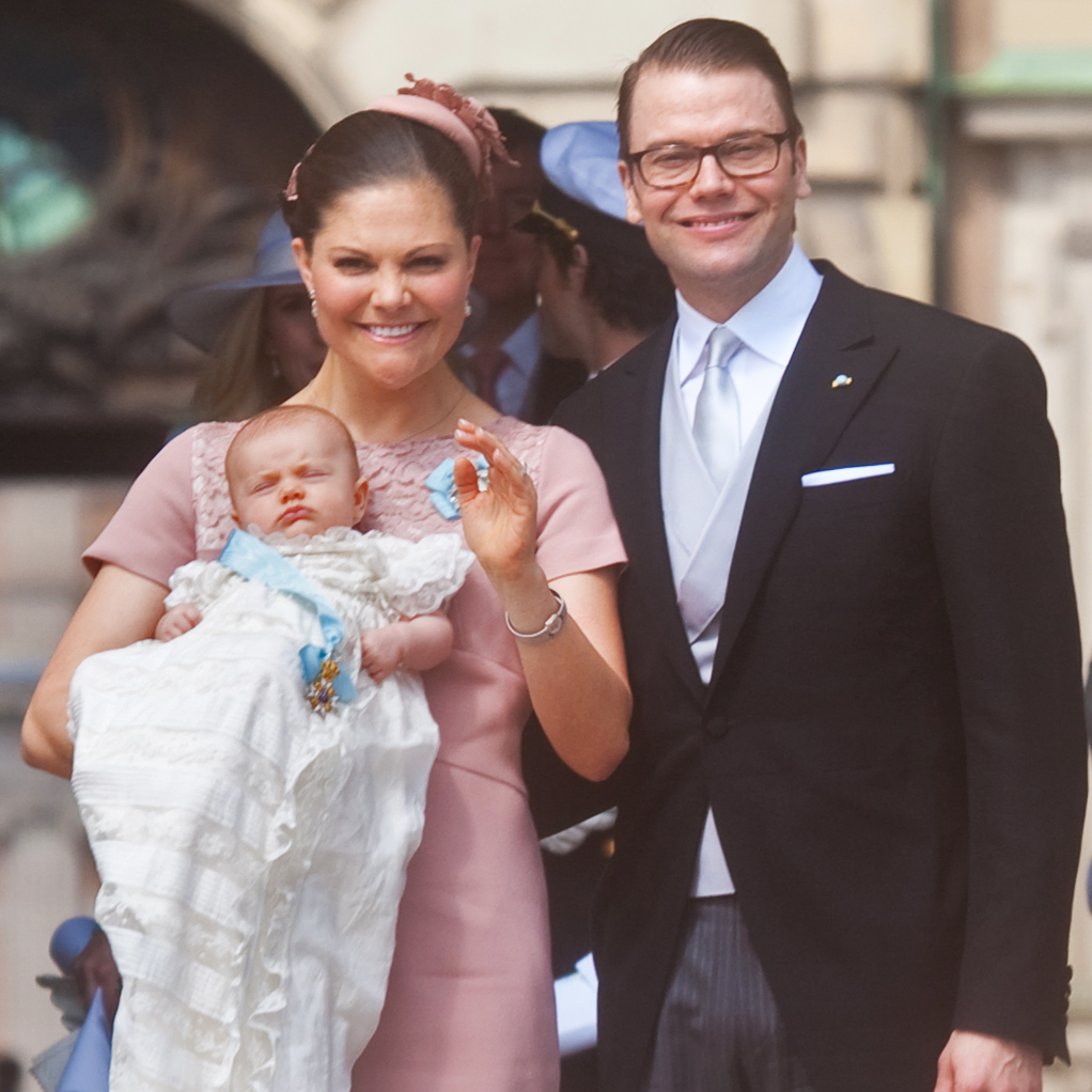 Princess Estelle with her parents Crown Princess Victoria, Prince Daniel (whom I'm still getting a Clark Kent vibe from).