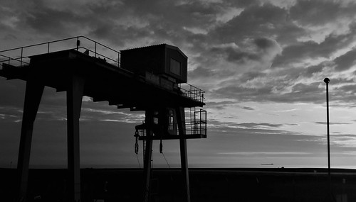 sunrise torness dunbar scotland coast coastline sun sea seaside clouds monochrome crane industrial tornesssidings blackandwhite