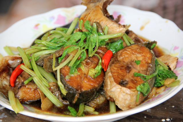 Pad Pla Keun Chai (Fish w/ Celery) ผัดปลาคึ่นฉ่าย