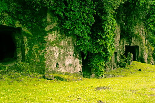 italy carved ruins tombs sutri lazio tuff volcanicrock rockcut viacassia sutrium andantetravels makingoftheromans