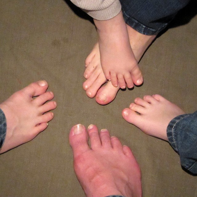 Bare feetses