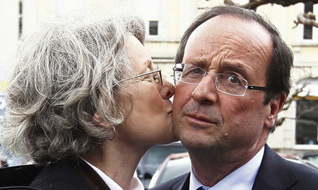 12d29 F Hollande besado una simpatizante en Tulle Foto Jacky Naegelen Reuters Uti