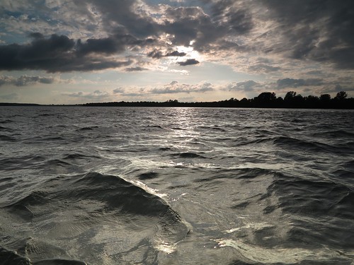 sky clouds silver river grey waves chop stlawrenceriver bluegrey choppy splitnd g1x canoescape